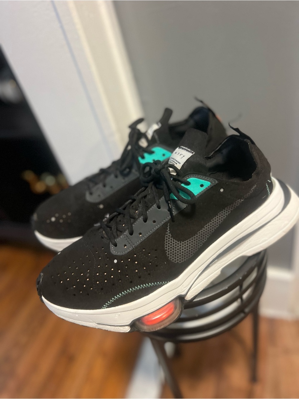 Nike Air Zoom-Type size 10.5 men Black/Summit White Menta Low Top Sneakers